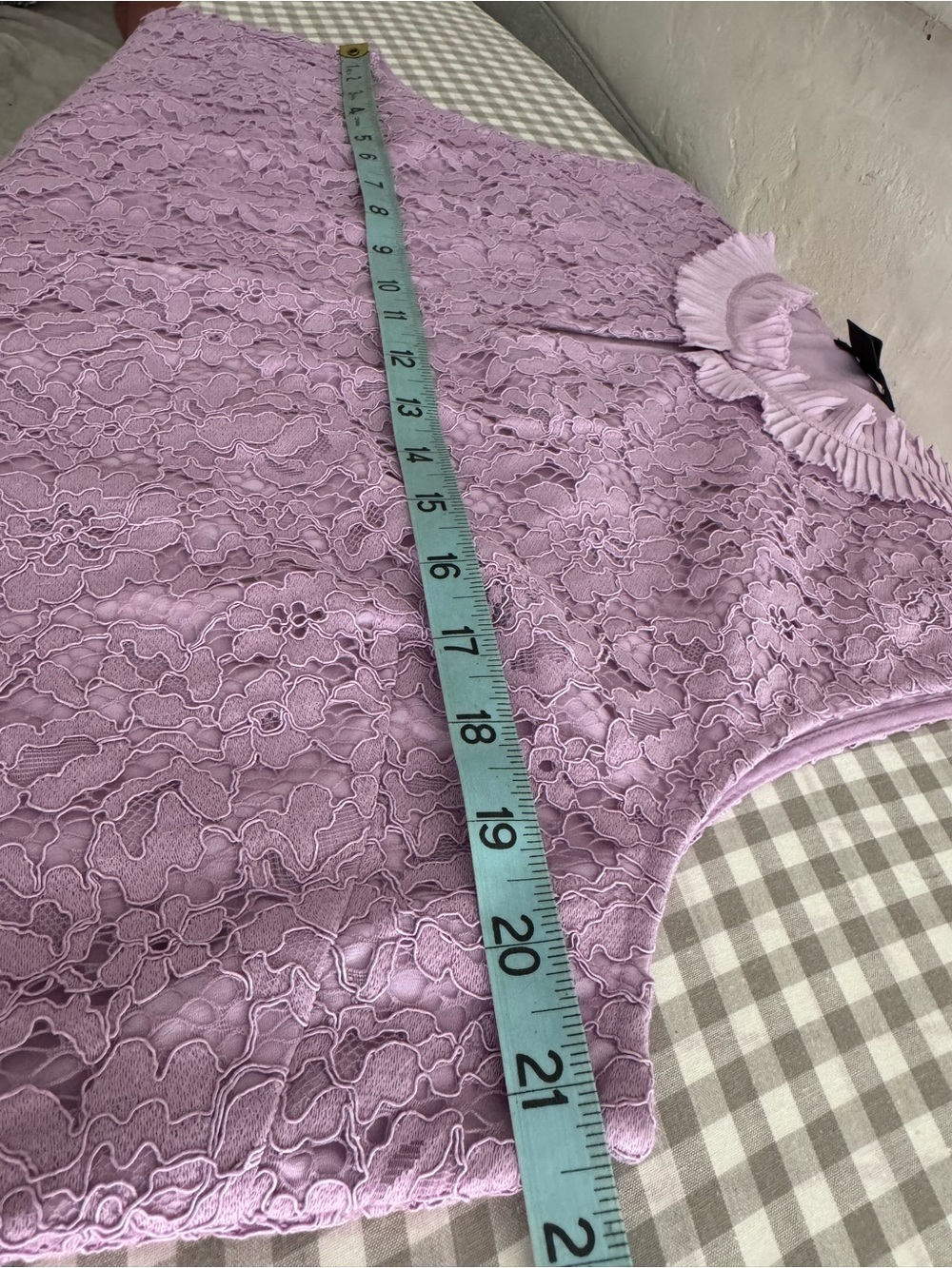 Sleeveless Lavender Lace Keyhole Top - Women's - Picture 10 of 13